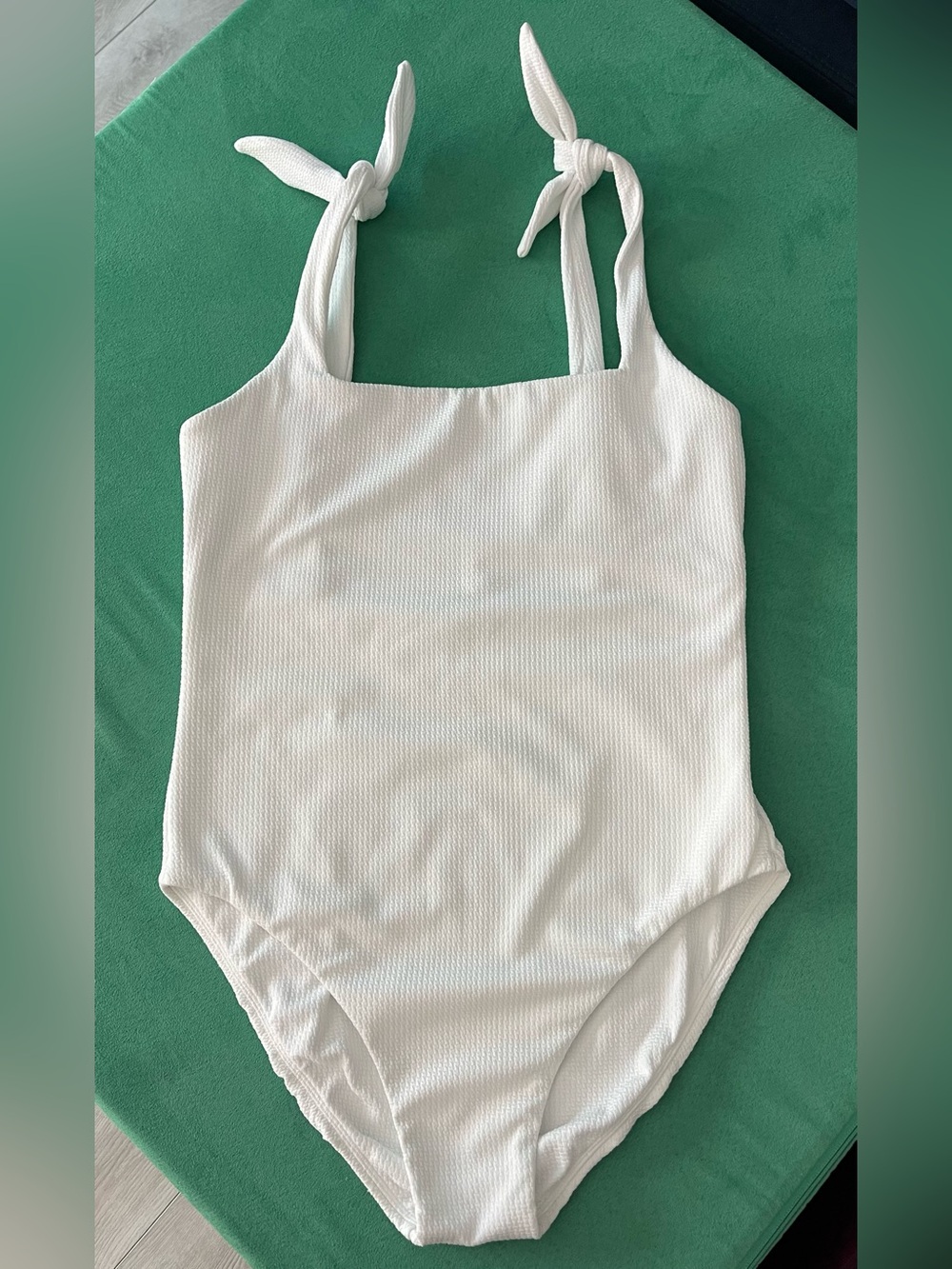 Minnow women's alys white tie knot one piece, size Medium, EUC